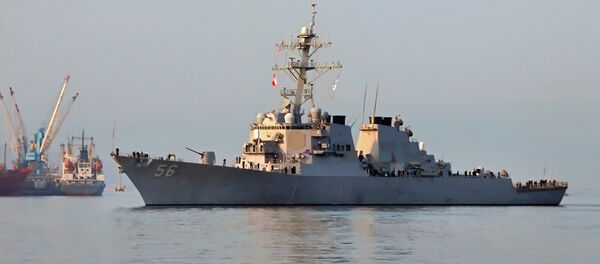 Американский эсминец Джон Маккейн при входе в бухту Золотой Рог Американский эсминец Джон Маккейн при входе в бухту Золотой Рог - Sputnik Кыргызстан