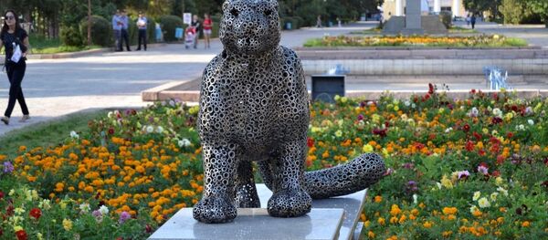 Борбор калаадагы Жаштар аллеясына чоң салтанат менен илбирстин эстелиги орнотулду - Sputnik Кыргызстан