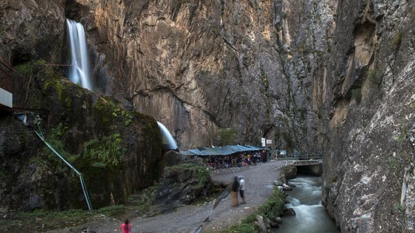 Водопад Абшир-Ата в долине Абшир-Сай - Sputnik Кыргызстан