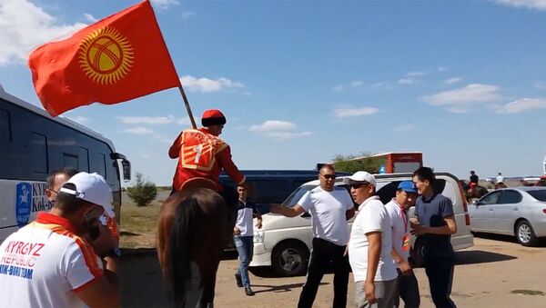 Астанада намыс талашып жаткан кыргыз улакчылары оюндан кийин. Видео - Sputnik Кыргызстан