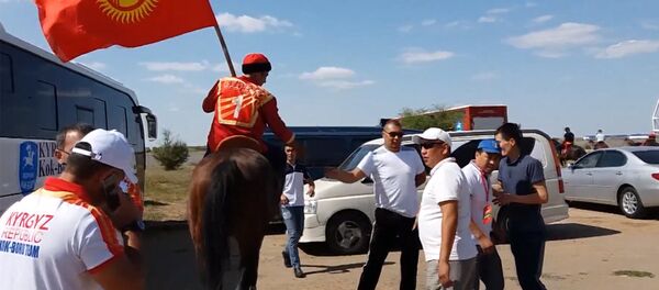 Астанада намыс талашып жаткан кыргыз улакчылары оюндан кийин. Видео - Sputnik Кыргызстан