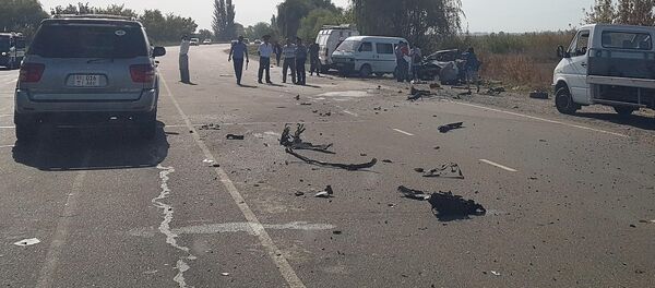 ДТП  с участием  Audi-100 и Nissan на 41-м километре трассы - Sputnik Кыргызстан