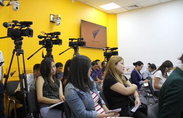 Журналисты во время пресс-конференции - Sputnik Кыргызстан