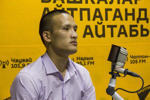 Байыш Адиев, один из выживших в авиакатастрофе Boeing 737 недалеко от аэропорта Манас 24 августа 2008 года Байыш Адиев, один из выживших в авиакатастрофе Boeing 737 недалеко от аэропорта Манас 24 августа 2008 года - Sputnik Кыргызстан