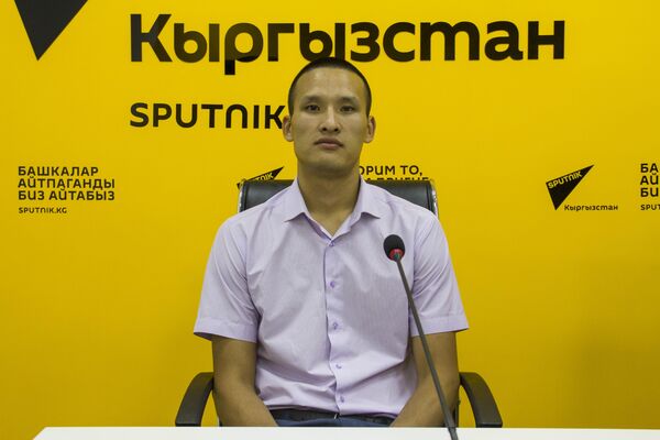 Байыш Адиев, один из выживших в авиакатастрофе Boeing 737 недалеко от аэропорта Манас 24 августа 2008 года Байыш Адиев, один из выживших в авиакатастрофе Boeing 737 недалеко от аэропорта Манас 24 августа 2008 года - Sputnik Кыргызстан