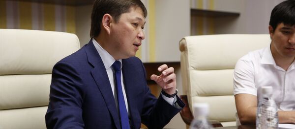 Премьер-министр Сарпар Исаковдун архивдик сүрөтү - Sputnik Кыргызстан