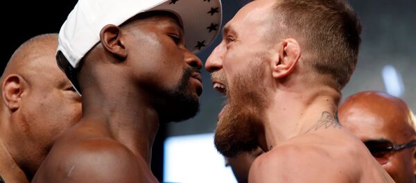 Боксерский поединок между Флойдом Мэйуэзером и Конором Макгрегором - Sputnik Кыргызстан