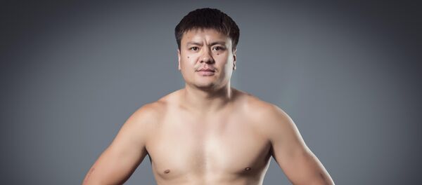 Ак аюу каймана аты менен белгилүү болгон кыргызстандык ММА спортчусу Мыктыбек Мамасалиев - Sputnik Кыргызстан