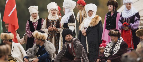 Театрализованное шое в рамках Всемирных игр кочевников на джайлоо Кырчын Театрализованное шое в рамках Всемирных игр кочевников на джайлоо Кырчын - Sputnik Кыргызстан