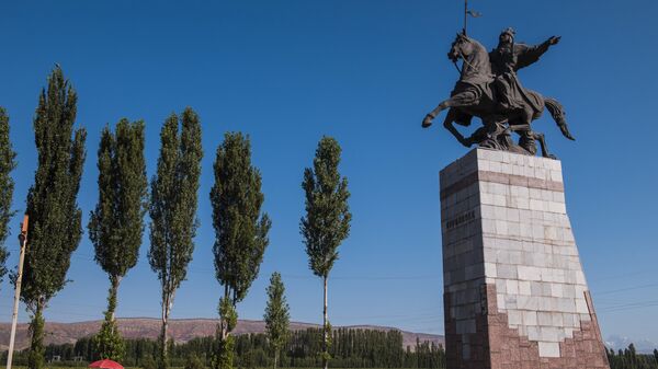 Джалал-Абад шаарында Курманбек баатырдын эстелиги. Архив - Sputnik Кыргызстан