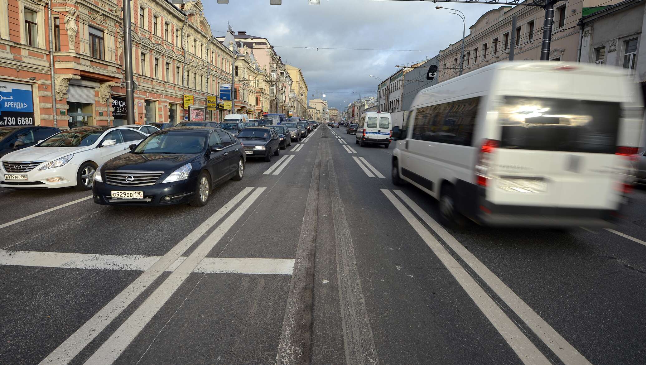 Реверсивная полоса. Реверсивное движение Моска. Реверсивное движение в Москве. Реверсивные полосы движения в Москве. Реверсивные дороги в Москве.