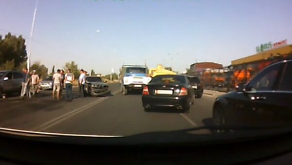 В Бишкеке столкнулись 4 автомобиля — видео очевидца - Sputnik Кыргызстан