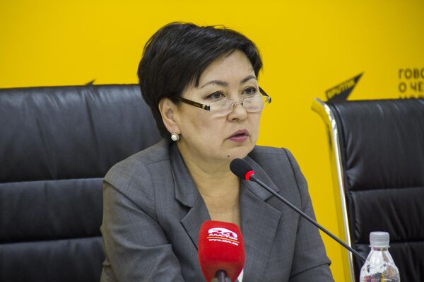 Министр образования и науки Гульмира Кудайбердиева Министр образования и науки Гульмира Кудайбердиева - Sputnik Кыргызстан