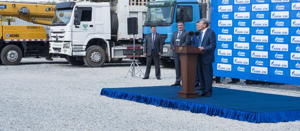 Церемония закладки капсулы в фундамент школы, строительство которой профинансирует Газпром - Sputnik Кыргызстан