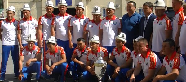 Илмиянов: көк бөрүчүлөргө ат минбегендер, улак көрбөгөндөр сын тагууда - Sputnik Кыргызстан