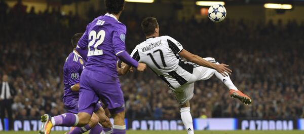 Ювентус клубунун чабуулчусу Марио Манджукичтин Реалдын дарбазасына киргизген голу - Sputnik Кыргызстан