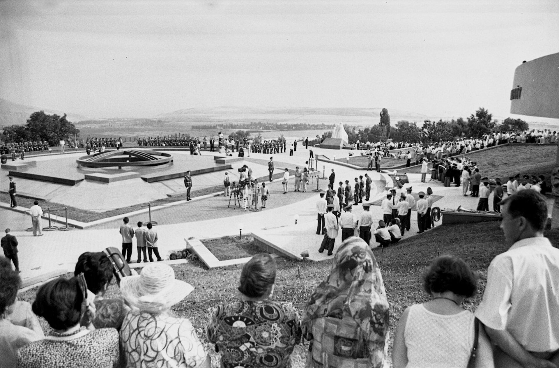 Перезахоронение жертв репрессий в мемориальном комплексе Ата-Бейит - Sputnik Кыргызстан, 1920, 25.09.2022