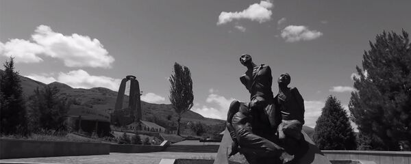 Как это было — кадры перезахоронения жертв репрессий в Ата-Бейите - Sputnik Кыргызстан