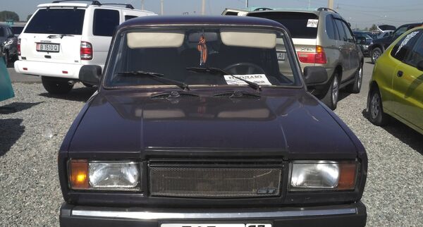 Автомобиль ВАЗ на авторынке РИОМ Авто - Sputnik Кыргызстан