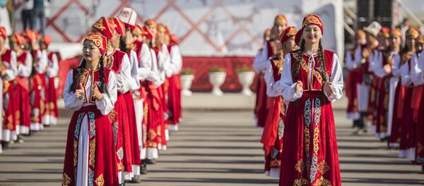 Празднование 26-летия независимости КР на площади Ала-Тоо в Бишкеке - Sputnik Кыргызстан