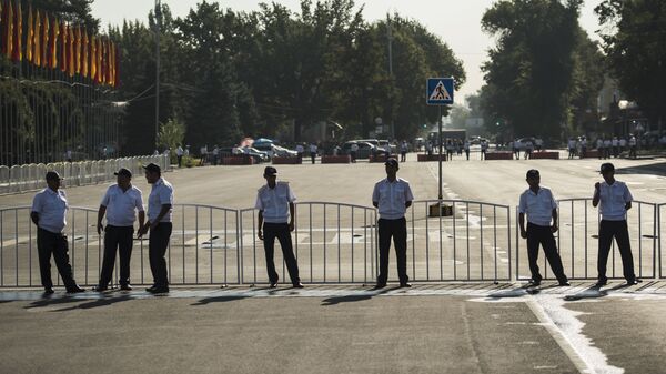 Сотрудники милиции на площади Ала-Тоо в Бишкеке во время мероприятия. Архивное фото - Sputnik Кыргызстан