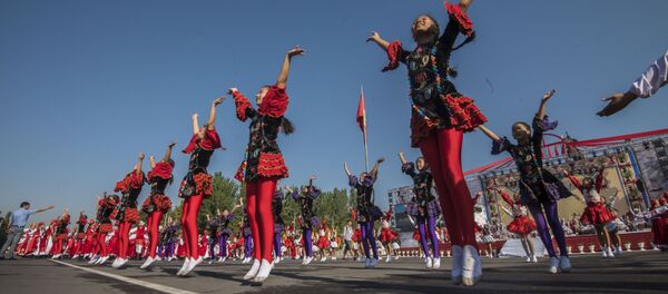 Празднование 26-летия независимости КР на площади Ала-Тоо в Бишкеке - Sputnik Кыргызстан