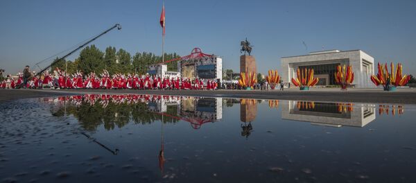 Празднование 26-летия независимости КР на площади Ала-Тоо в Бишкеке - Sputnik Кыргызстан