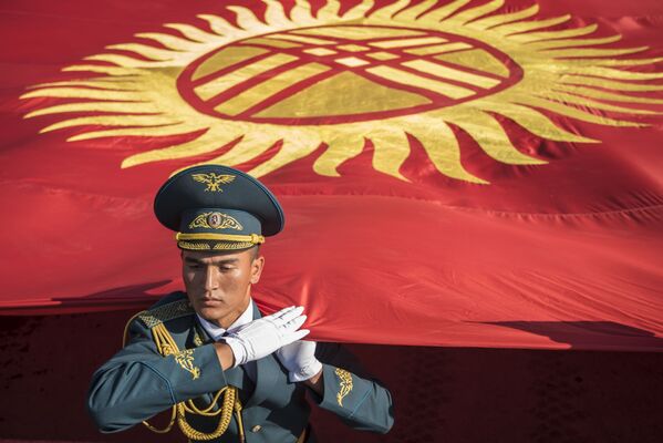 Празднование 26-летия независимости КР на площади Ала-Тоо в Бишкеке - Sputnik Кыргызстан