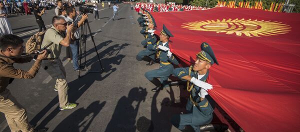 Кыргызстанда Эгемендүүлүк майрамы белгиленип жатат - Sputnik Кыргызстан