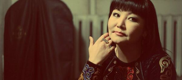 Ырчы Элмира Кайып кызынын архивдик сүрөтү Ырчы Элмира Кайып кызынын архивдик сүрөтү - Sputnik Кыргызстан