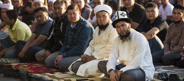 Айт-намаз на старой площади Бишкека  - Sputnik Кыргызстан