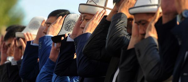 Праздничный айт-намаз на центральной площади города Ош - Sputnik Кыргызстан