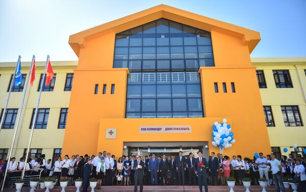 Кроме того, в микрорайоне Джал открылись двери школы Достук - Sputnik Кыргызстан