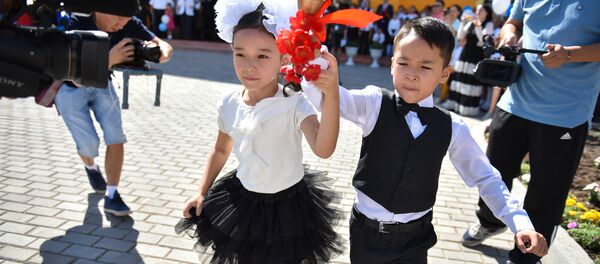 Мектеп окуучулары. Архив Мектеп окуучулары. Архив - Sputnik Кыргызстан