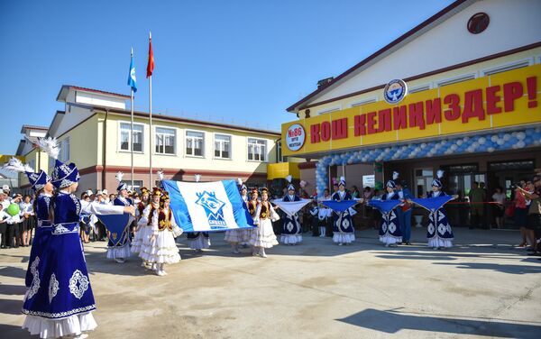 Торжественно открыли школу и в жилмассиве Калыс Ордо - Sputnik Кыргызстан