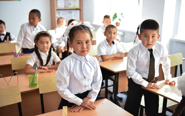 В День знаний 97 муниципальных школ приняли 141 тысячу 136 учащихся - Sputnik Кыргызстан