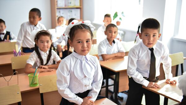 Школьники во время занятий. Архивное фото - Sputnik Кыргызстан