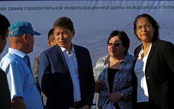 Премьер-министр Сапар Исаков поручил правоохранительным органам найти виновных в халатной реализации проекта по обеспечению Оша питьевой водой - Sputnik Кыргызстан