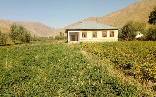 Дом находится в селе Кара-Тейит данного аймака Чон-Алайского района Ошской области. - Sputnik Кыргызстан