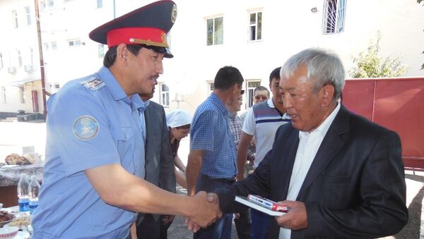 В честь праздников в ОВД Каракола состоялась встреча личного состава и ветеранов - Sputnik Кыргызстан