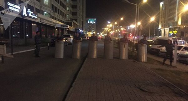 Из-за этого инцидента вечером 2 сентября полиция перекрыла несколько центральных улиц города - Sputnik Кыргызстан