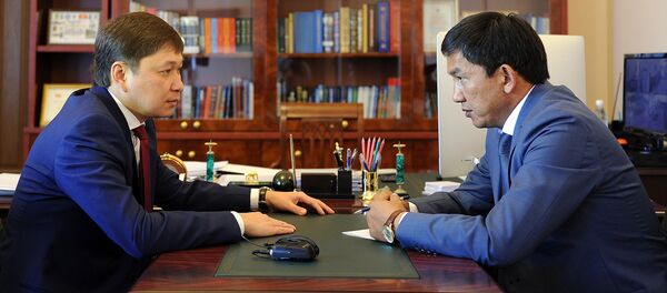 Премьер-министр КР Сапар Исаков принял председателя Фонда по управлению государственными имуществом при ПКР Болсунбека Казакова Премьер-министр КР Сапар Исаков принял председателя Фонда по управлению государственными имуществом при ПКР Болсунбека Казакова - Sputnik Кыргызстан