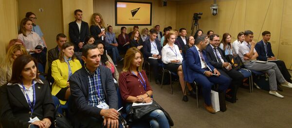 Sputnik эл аралык маалымат агенттиги жана радиосунун жаш журналисттер үчүн кезектеги окуусу башталып, ал 7-сентябрга чейин уланат - Sputnik Кыргызстан