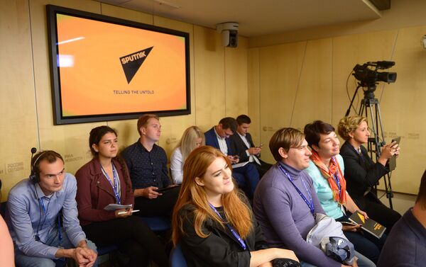 Мектептин сентябрдык сессиясы КМШ жана Балтика өлкөлөрүнүн ошондой эле Грузия мамлекетинин жаш журналисттерине багытталган - Sputnik Кыргызстан