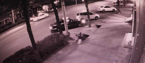 ДТП с дочерью Орзубека Назарова: видео погони милиции за мотоциклом - Sputnik Кыргызстан