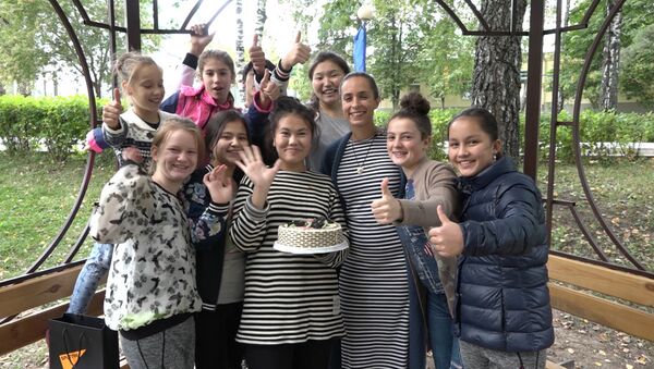 С днем рождения! Участницу из Кыргызстана поздравили на шоу НТВ - Sputnik Кыргызстан