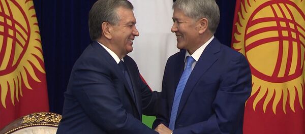 О прорывных договоренностях между РУз и КР — кадры выступлений президентов - Sputnik Кыргызстан