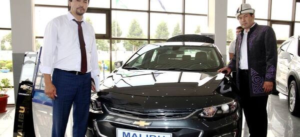 Төкмө акын Идирис Айитбаев (оңдо). Архив Төкмө акын Идирис Айитбаев (оңдо). Архив - Sputnik Кыргызстан