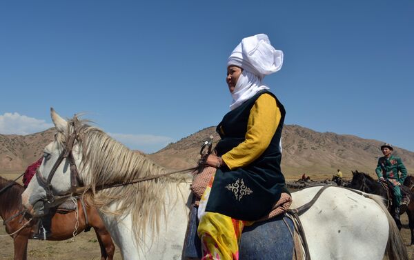 Меймандарга тигилген он боз үйдө кыргыздын тамак-ашы, кол өнөрчүлүгү көрсөтүлдү - Sputnik Кыргызстан