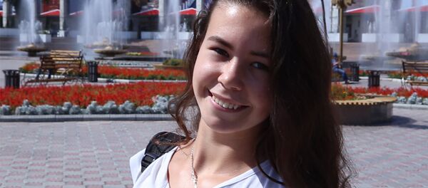 Незнакомец громко восхищается красотой бишкекчан — их реакция бесподобна! - Sputnik Кыргызстан